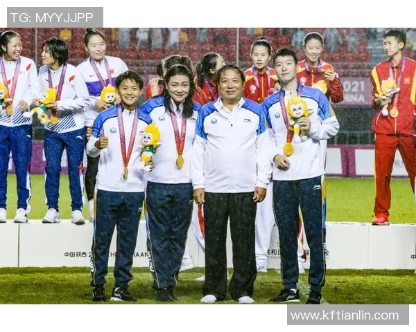 中国足球明星送礼物的独特魅力与背后的故事揭秘