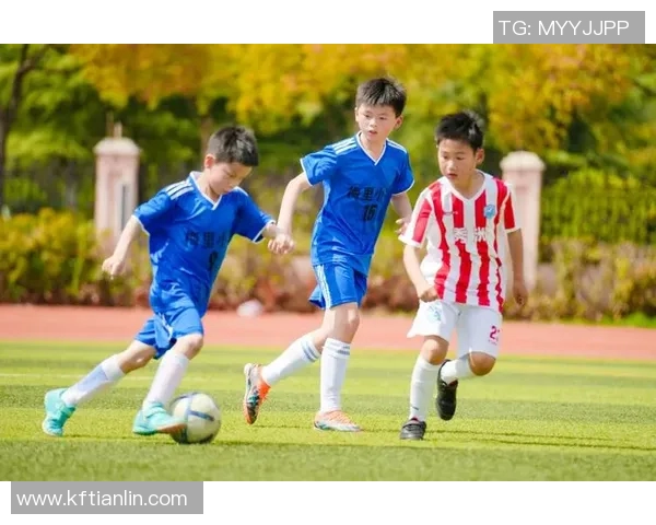 儿童房足球明星灯点亮梦想空间让孩子们在快乐中成长