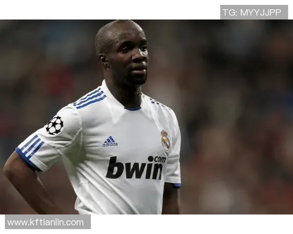 足球明星另类风格高清图片展示让你领略不一样的球场魅力与个性风采